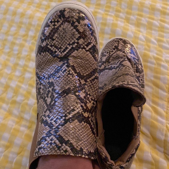 Pre-Owned Women’s Faux Snake-Skin Mid-Calf Boots. Unknown Brand. Size 40. - Picture 11 of 11